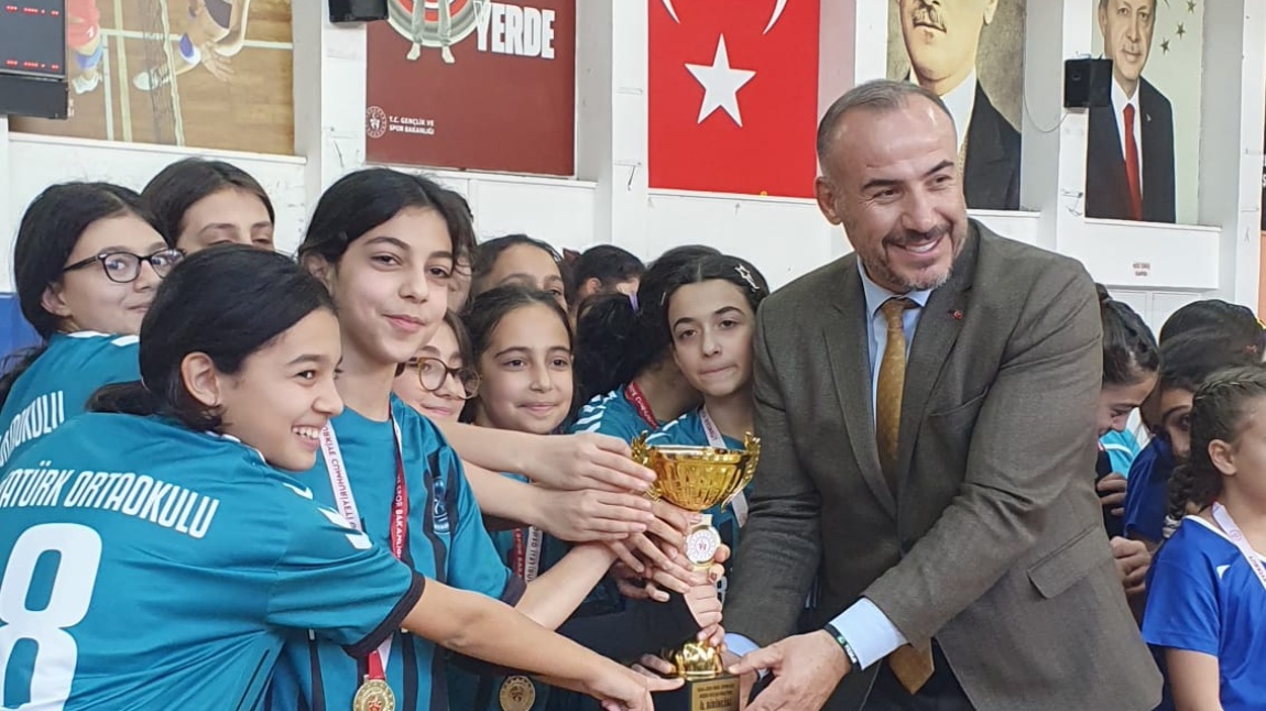 Küçükler Voleybol Kız Takımımız İl Birincisi Oldu